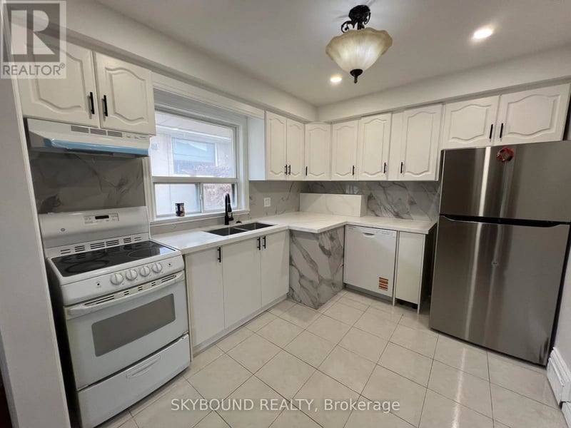 33 Bradstock Road, Toronto (Humbermede), Ontario, M9M1M9, Toronto (Humbermede), Ontario — photo 1 of 5