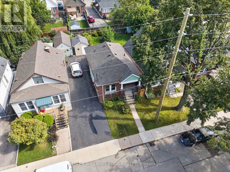 30 Barons Avenue North, Hamilton (Homeside), Ontario, L8H5A2, Hamilton (Homeside), Ontario — photo 1 of 5