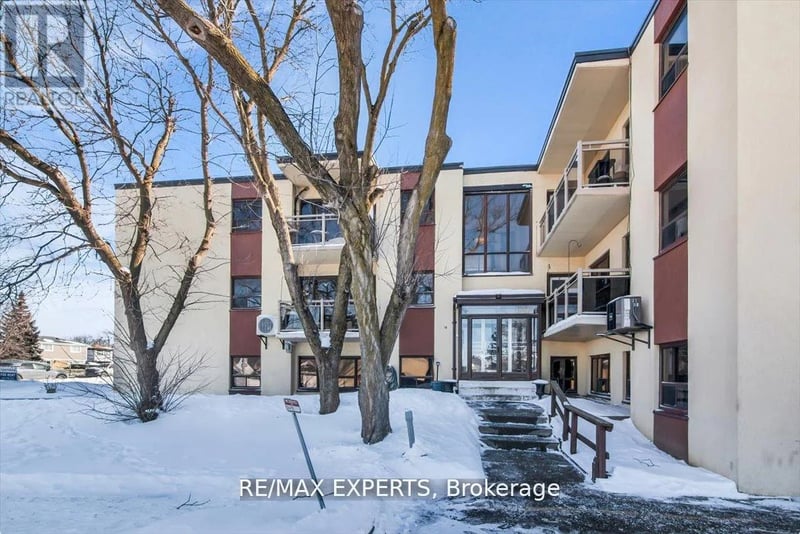 #104 16 William Street, Caledon (Bolton West), Ontario, L7E4V2, Caledon (Bolton West), Ontario — photo 1 of 3