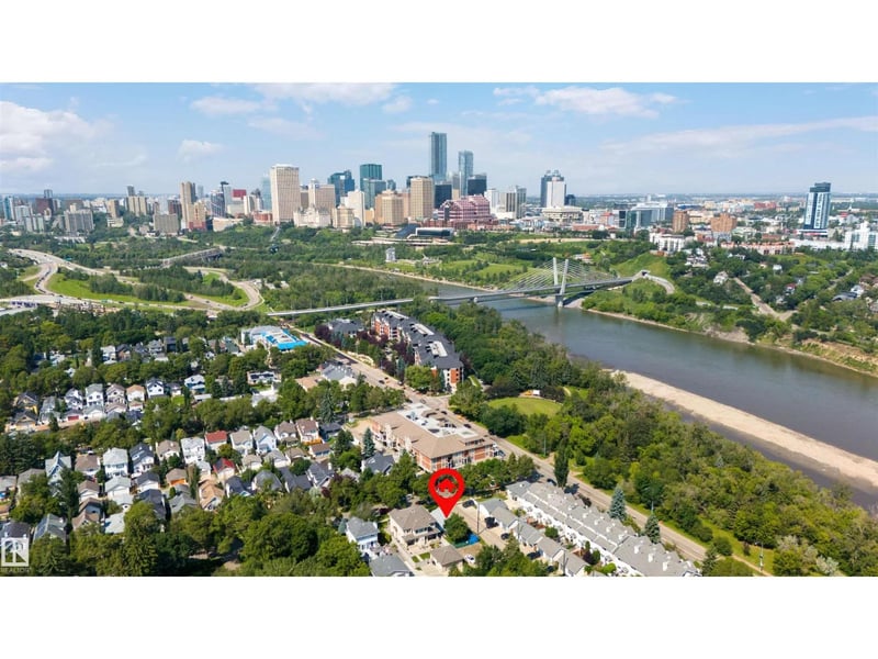 9745 94 ST NW, Edmonton, Alberta, T6C3W1, Edmonton, Alberta — photo 1 of 5