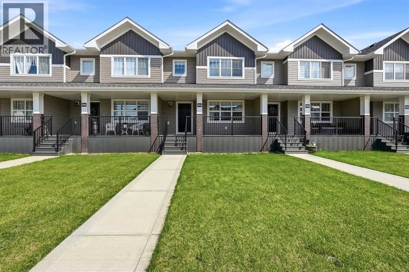 254 Halifax Close, Penhold, Alberta, T0M1R0, Penhold, Alberta — photo 1 of 5