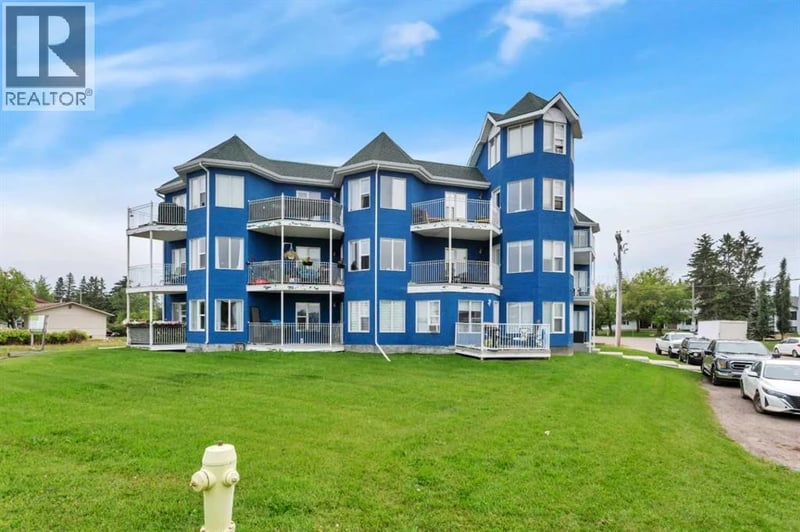 5135 Lakeshore Drive, Sylvan Lake, Alberta, T4S1E2, Sylvan Lake, Alberta — photo 1 of 5