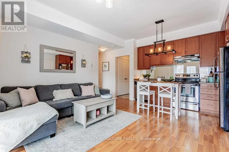 #2 261 John Way West, Aurora (Bayview Wellington), Ontario, L4G0S8, Aurora (Bayview Wellington), Ontario — photo 1 of 5