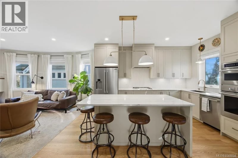525 Sumas Street, Victoria, British Columbia, V8T4S4, Victoria, British Columbia — photo 1 of 5