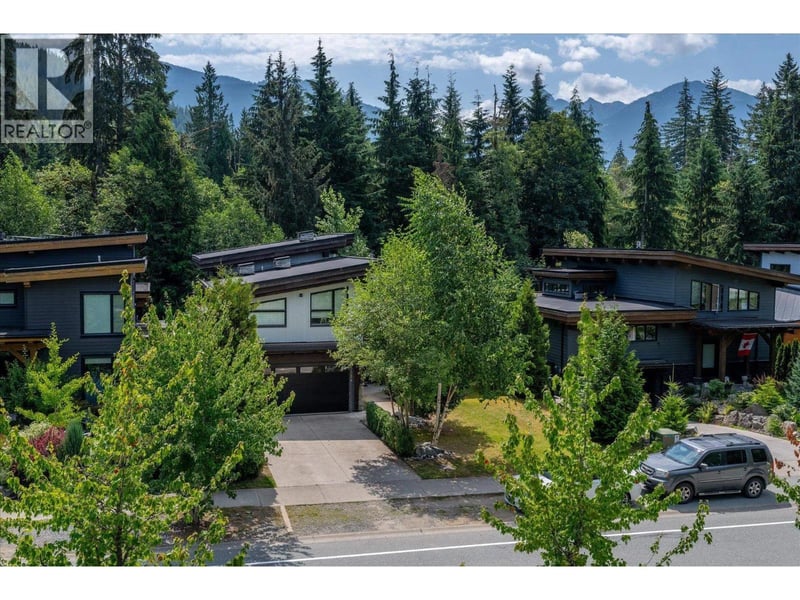 3324 MAMQUAM Road, Squamish, British Columbia, V8B0S6, Squamish, British Columbia — photo 1 of 5