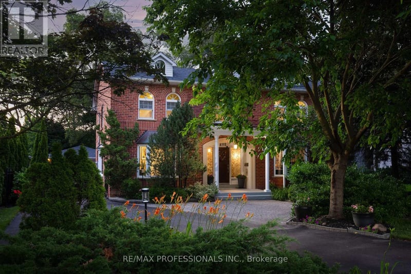 106 Rathburn Road, Toronto (Princess-Rosethorn), Ontario, M9A1R7, Toronto (Princess-Rosethorn), Ontario — photo 1 of 5