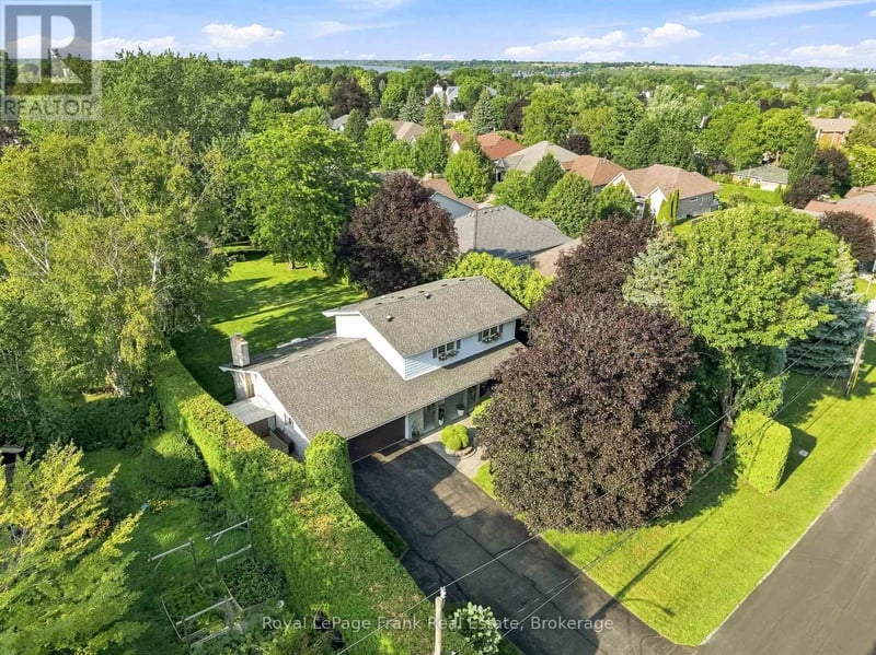 559 Alma Street, Scugog (Port Perry), Ontario, L9L1C9, Scugog (Port Perry), Ontario — photo 1 of 5