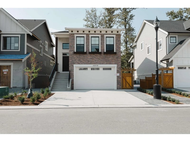 44738 WILLOWSTREAM Road, Chilliwack, British Columbia, V2R6G7, Chilliwack, British Columbia — photo 1 of 5