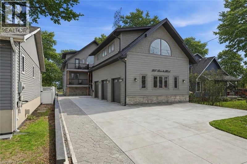 207 BEACH Boulevard, Hamilton, Ontario, L8H6V8, Hamilton, Ontario — photo 1 of 5