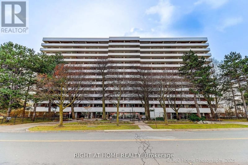 #1107 1 Royal Orchard Boulevard, Markham (Royal Orchard), Ontario, L3T3C2, Markham (Royal Orchard), Ontario — photo 1 of 5
