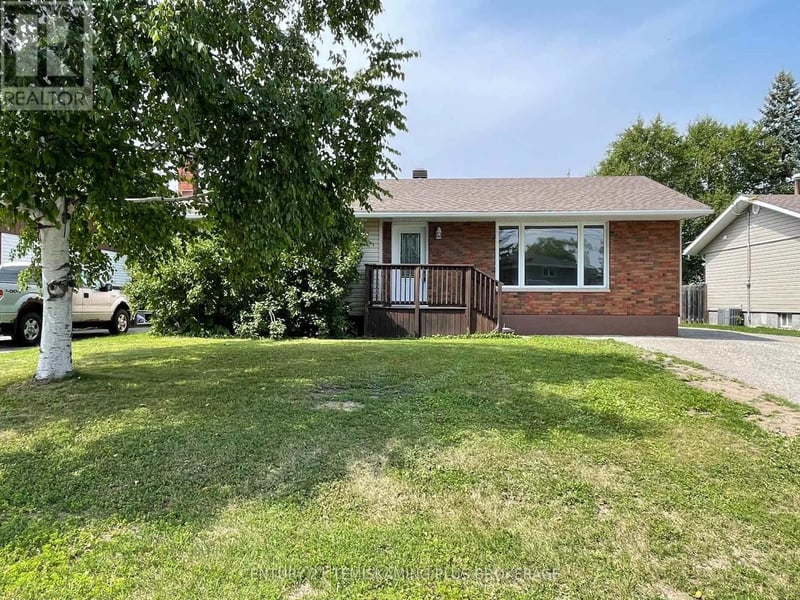 225 Hessle Avenue, Temiskaming Shores (New Liskeard), Ontario, P0J1P0, Temiskaming Shores (New Liskeard), Ontario — photo 1 of 5