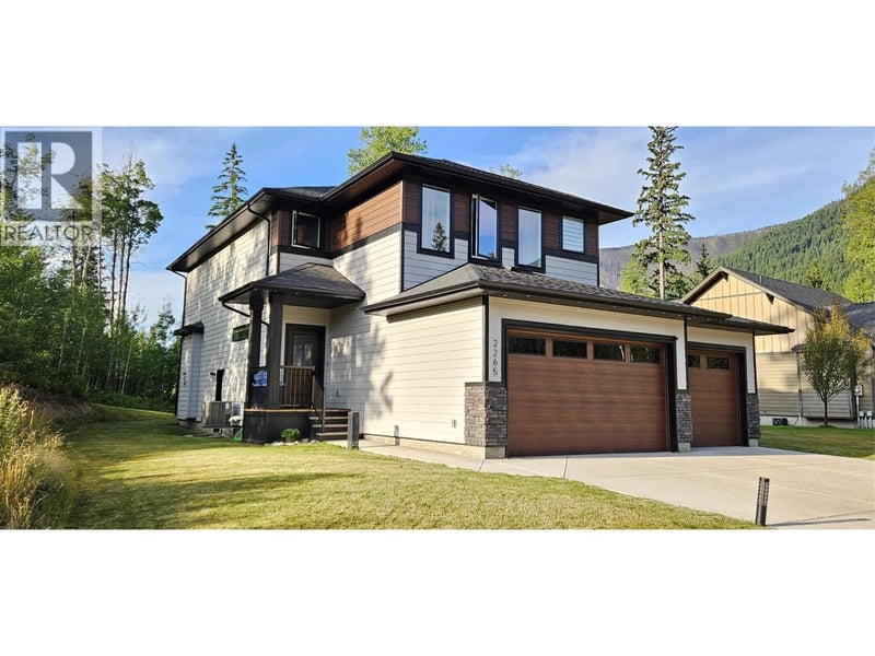 2265 Black Hawk Drive, Sparwood, British Columbia, V0B2G2, Sparwood, British Columbia — photo 1 of 5