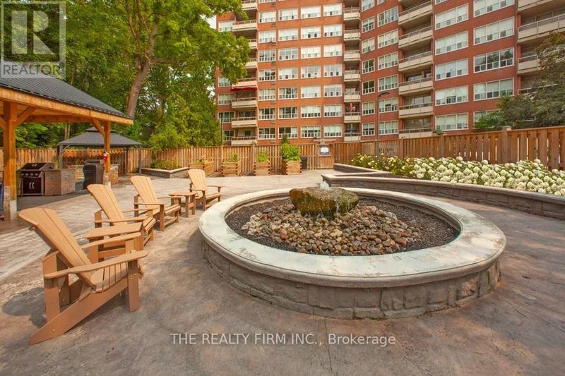 #209 10 BEECHWOOD Place, London South (South F), Ontario, N6C1H7, London South (South F), Ontario — photo 1 of 5