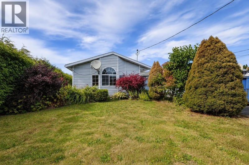 64 STARLING Street, Kitimat, British Columbia, V8C1K5, Kitimat, British Columbia — photo 1 of 5