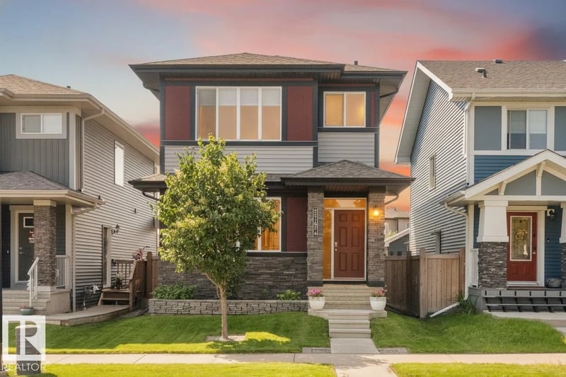 22107 88 AV NW, Edmonton, Alberta, T5T7H3, Edmonton, Alberta — photo 1 of 5