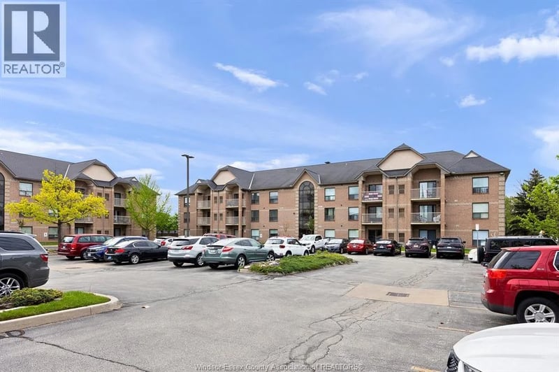 #114 451 GRAND MARAIS Road West, Windsor, Ontario, N9E4S2, Windsor, Ontario — photo 1 of 5