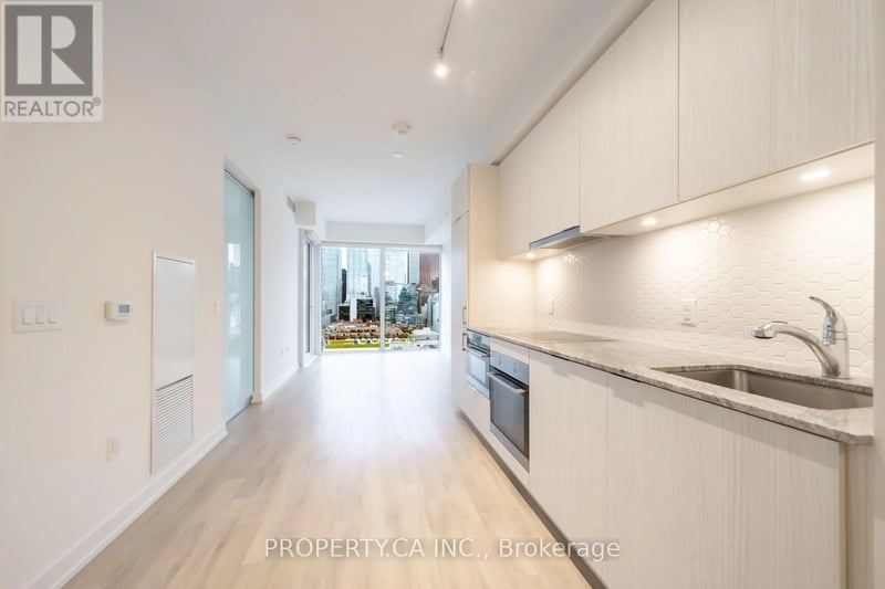 #1803 158 Front Street, Toronto (Moss Park), Ontario, M5A0K9, Toronto (Moss Park), Ontario — photo 1 of 5