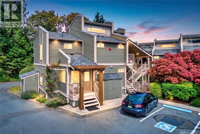 #202 3295 Island Highway West, Qualicum Beach, British Columbia, V9K2C6, Qualicum Beach, British Columbia — photo 1 of 5