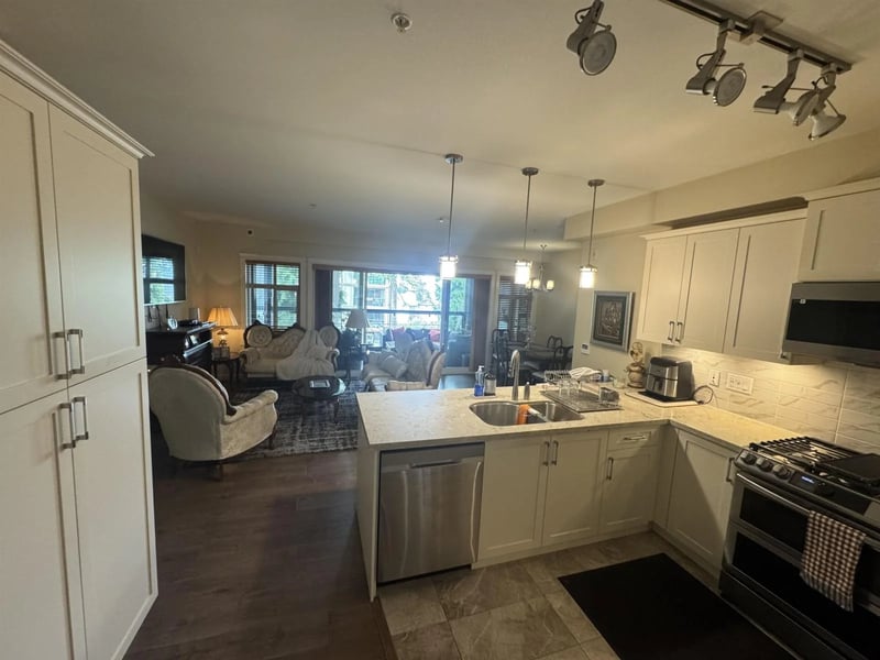 #409 3535 146A Street, Surrey, British Columbia, V4P0H2, Surrey, British Columbia — photo 1 of 5