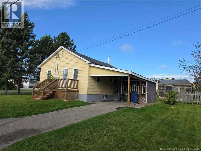 133 Petrie Street, Miramichi, New Brunswick, E1V1S5, Miramichi, New Brunswick — photo 1 of 5