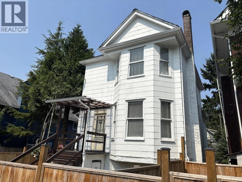 135 12TH Avenue, Vancouver, British Columbia, V5Y1T6, Vancouver, British Columbia — photo 1 of 5