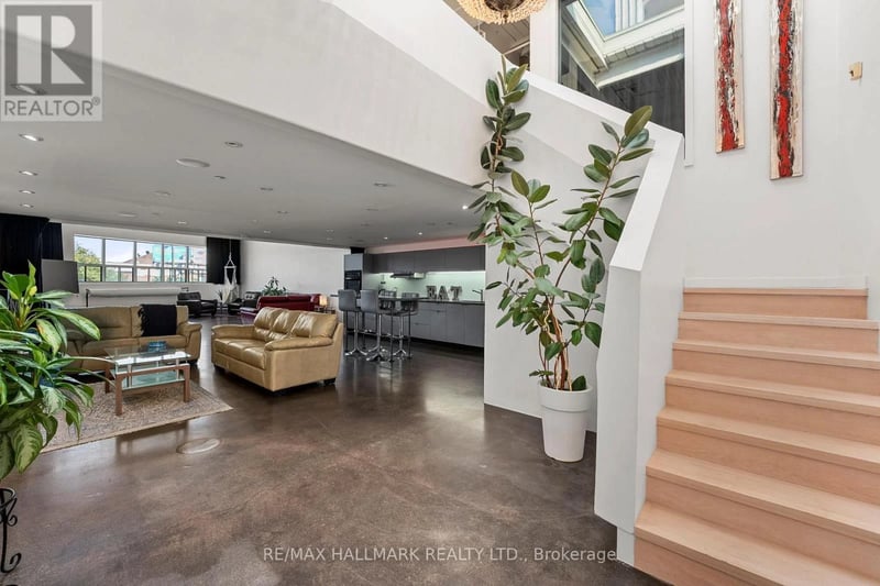 #226 1173 Dundas Street East, Toronto (South Riverdale), Ontario, M4M3P1, Toronto (South Riverdale), Ontario — photo 1 of 5