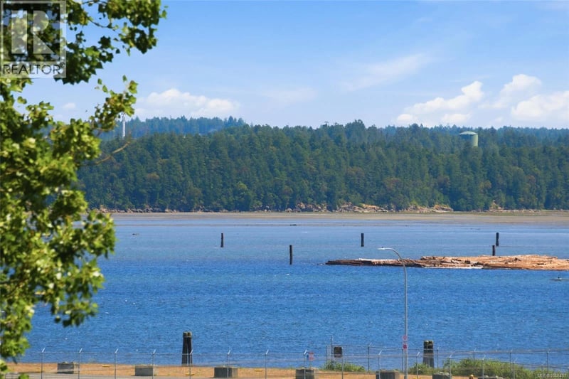 #304 104 Esplanade Street, Nanaimo, British Columbia, V9R0G6, Nanaimo, British Columbia — photo 1 of 5