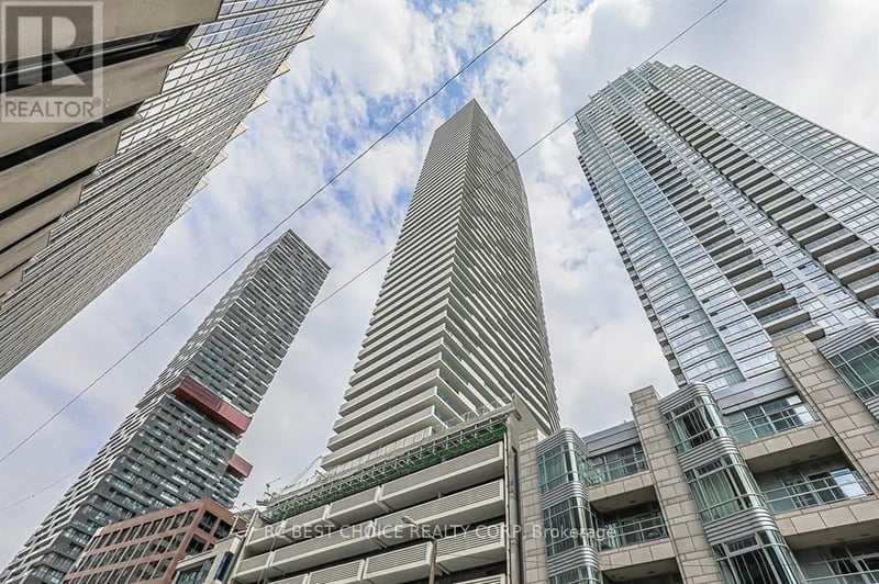 #1803 2221 Yonge Street, Toronto (Mount Pleasant West), Ontario, M4S0B8, Toronto (Mount Pleasant West), Ontario — photo 1 of 5