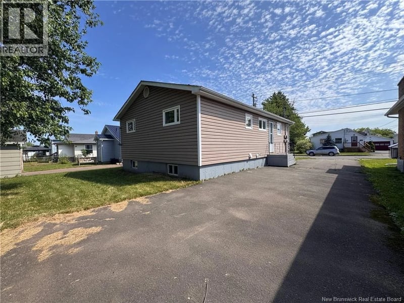 118 Cedar Street, Moncton, New Brunswick, E1C7L4, Moncton, New Brunswick — photo 1 of 5