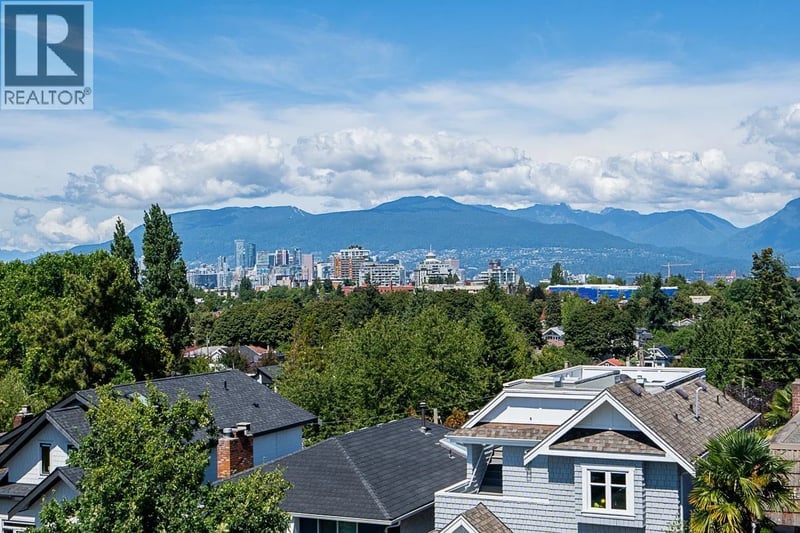 #1 676 22ND Avenue, Vancouver, British Columbia, V5V1V4, Vancouver, British Columbia — photo 1 of 5