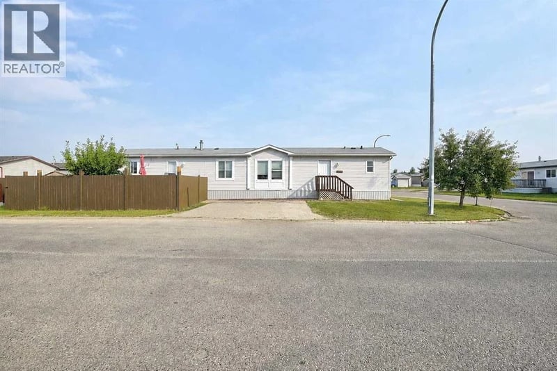 8902 89 Street, Grande Prairie, Alberta, T8X0G1, Grande Prairie, Alberta — photo 1 of 5
