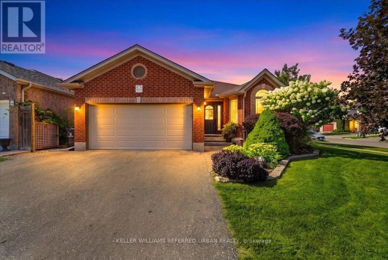 900 Keewatin Place, Kitchener, Ontario, N2B3W4, Kitchener, Ontario — photo 1 of 5