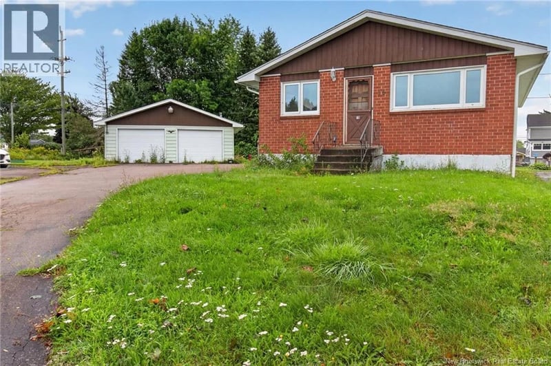 15 Springdale Court, Moncton, New Brunswick, E1A2W1, Moncton, New Brunswick — photo 1 of 5