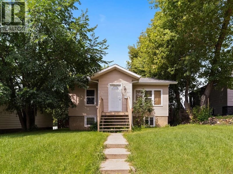 4828 52A Street, Camrose, Alberta, T4V1W4, Camrose, Alberta — photo 1 of 5