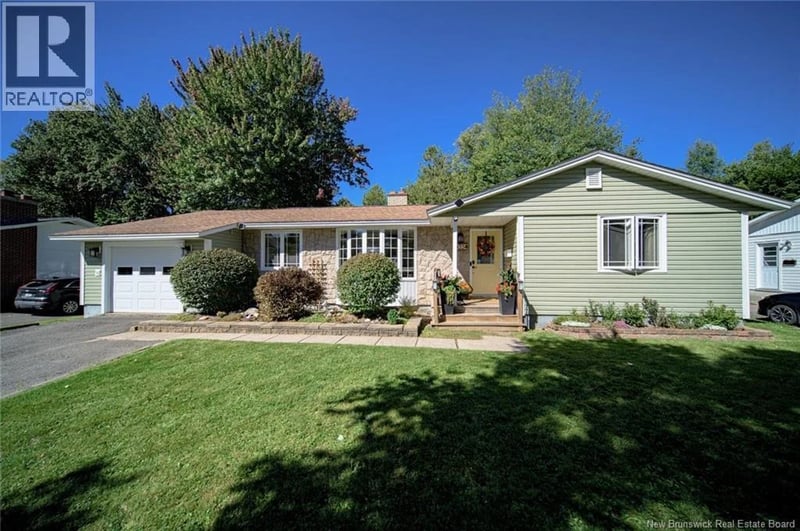 35 Walker Street, Fredericton, New Brunswick, E3A3E2, Fredericton, New Brunswick — photo 1 of 5