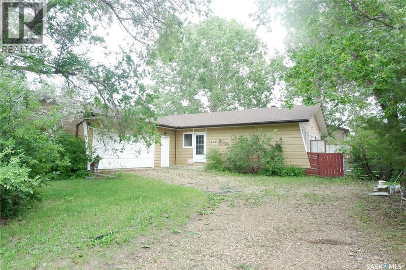 235 King STREET, Coronach, Saskatchewan, S0H0Z0, Coronach, Saskatchewan — photo 1 of 5