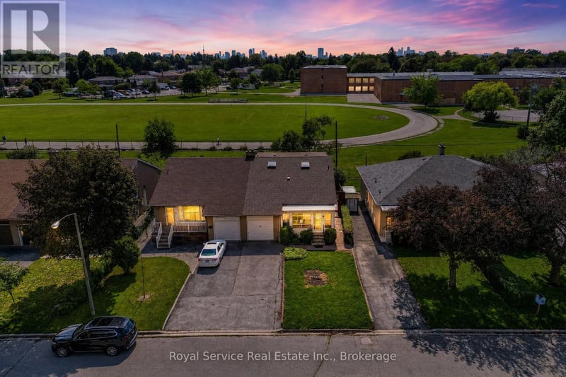 65 Combermere Drive, Toronto (Parkwoods-Donalda), Ontario, M3A2W4, Toronto (Parkwoods-Donalda), Ontario — photo 1 of 5