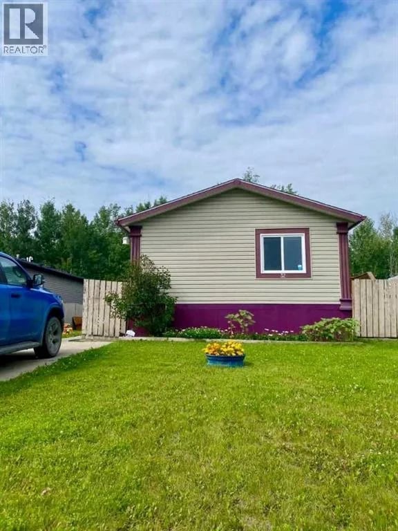 32 Dragonfly Crescent, High Level, Alberta, T0H1Z0, High Level, Alberta — photo 1 of 5