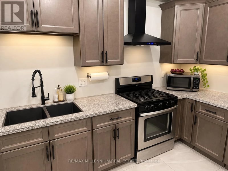 13 Bechtel Street, Cambridge, Ontario, N3C1Z7, Cambridge, Ontario — photo 1 of 5