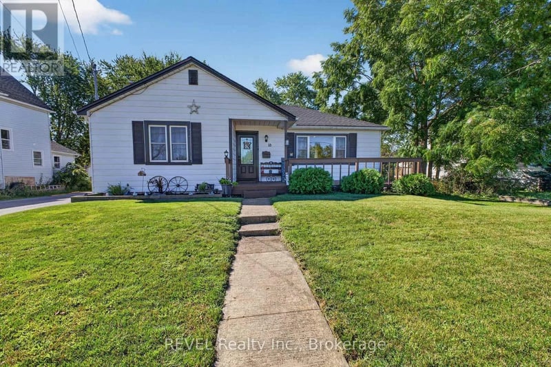33 Lewis Street, Fort Erie (Central), Ontario, L2A2P8, Fort Erie (Central), Ontario — photo 1 of 5