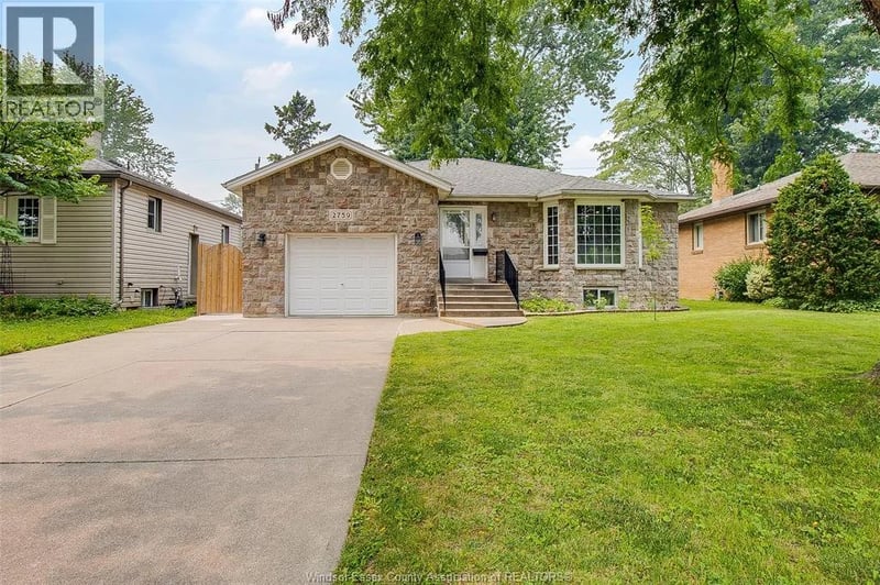 2759 MCKAY Avenue, Windsor, Ontario, N9E2P7, Windsor, Ontario — photo 1 of 5