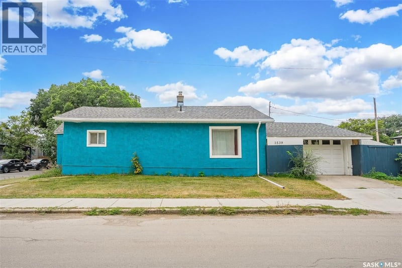 1539 B AVENUE N, Saskatoon, Saskatchewan, S7L1G9, Saskatoon, Saskatchewan — photo 1 of 5