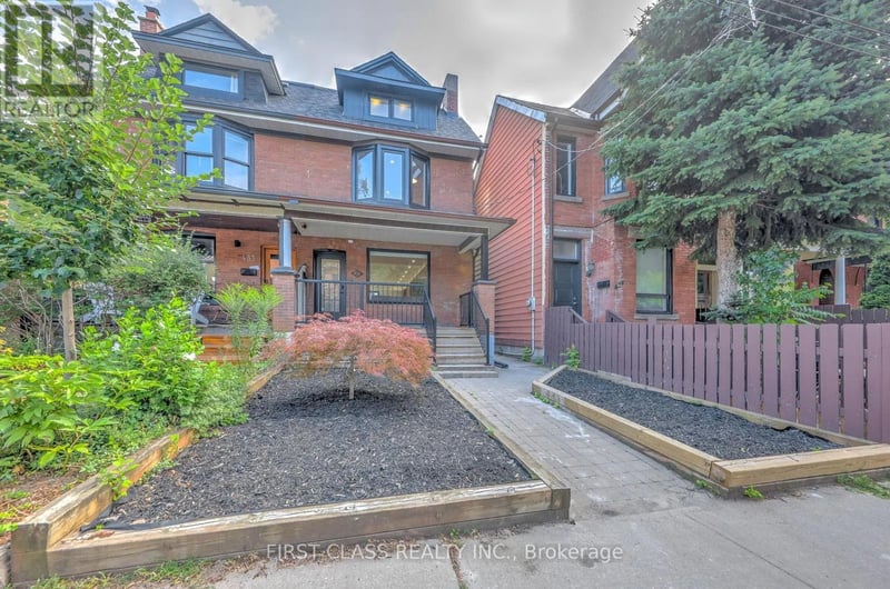 #Ensuite 2 431 Roxton Road, Toronto (Palmerston-Little Italy), Ontario, M6G3R5, Toronto (Palmerston-Little Italy), Ontario — photo 1 of 5