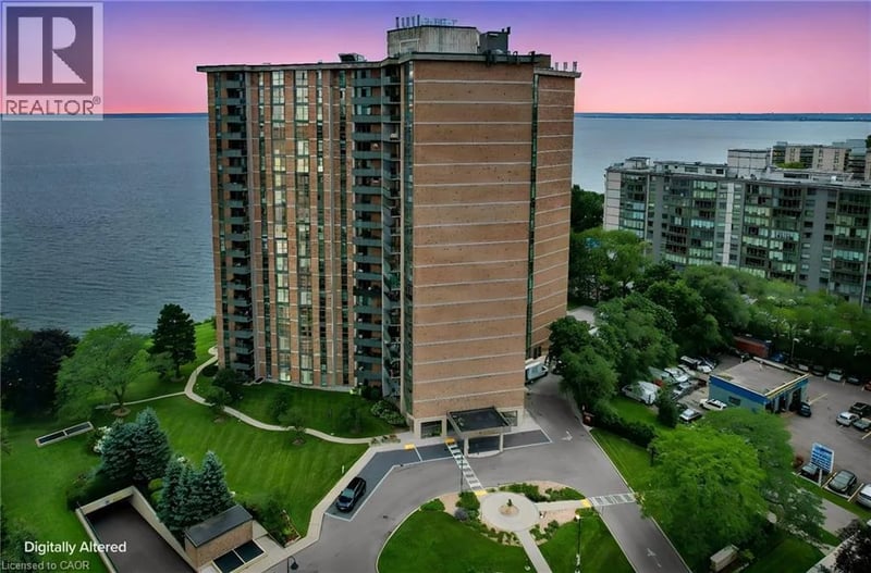 #1207 5250 LAKESHORE Road, Burlington, Ontario, L7L5L2, Burlington, Ontario — photo 1 of 5