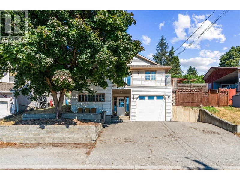 1908 Grandview Avenue, Lumby, British Columbia, V0E2G0, Lumby, British Columbia — photo 1 of 5