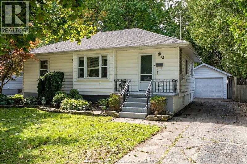 42 Canterbury Street, Chatham, Ontario, N7L3S5, Chatham, Ontario — photo 1 of 5