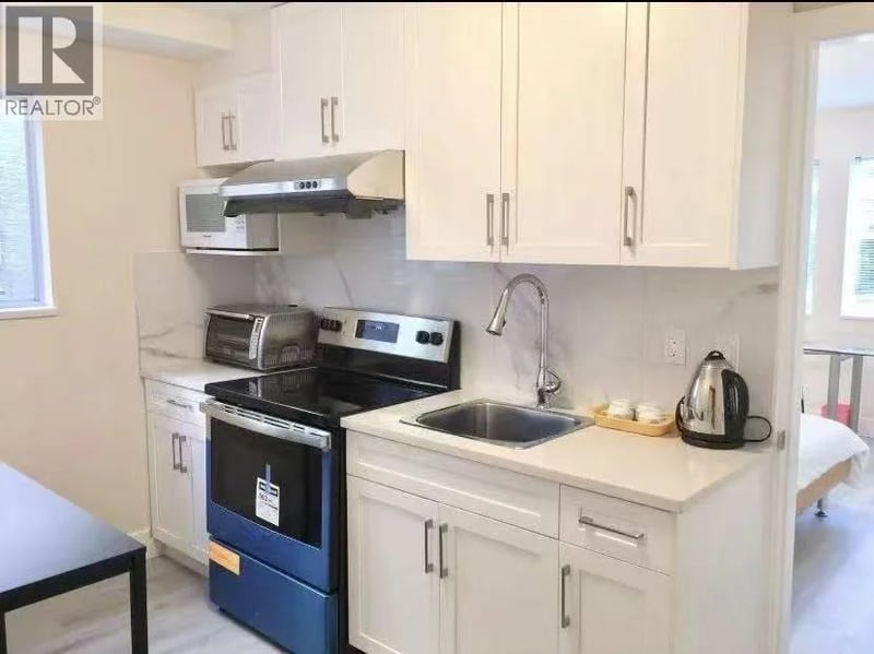 3000 WEST 21ST Avenue, Vancouver, British Columbia, V6L1L1, Vancouver, British Columbia — photo 1 of 5