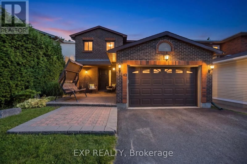 42 Valley Ridge Street, Ottawa, Ontario, K2E7W2, Ottawa, Ontario — photo 1 of 5