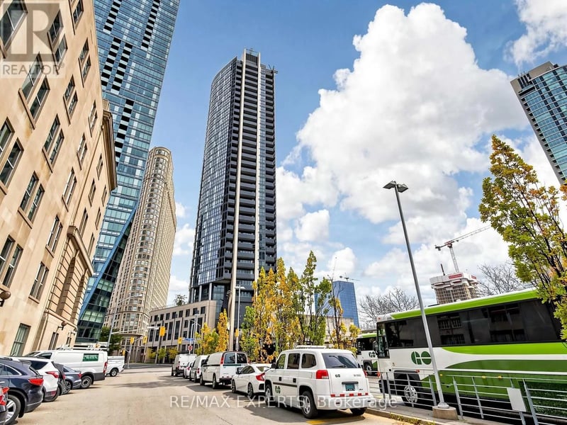 #2305 1 The Esplanade Drive, Toronto (Waterfront Communities), Ontario, M5E0A8, Toronto (Waterfront Communities), Ontario — photo 1 of 5