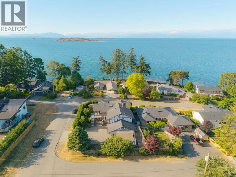 7115 Huddlestone Road, Lantzville, British Columbia, V0R2H0, Lantzville, British Columbia — photo 1 of 5